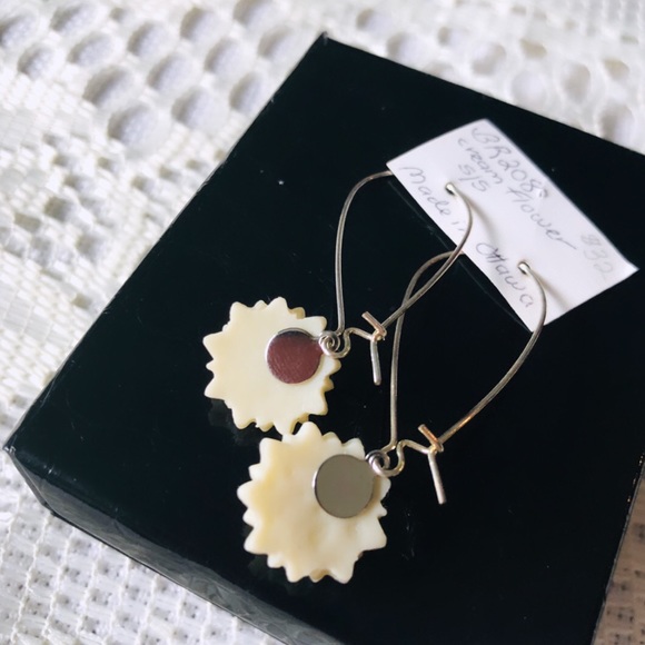 Cream Flower Earrings - Picture 3 of 3